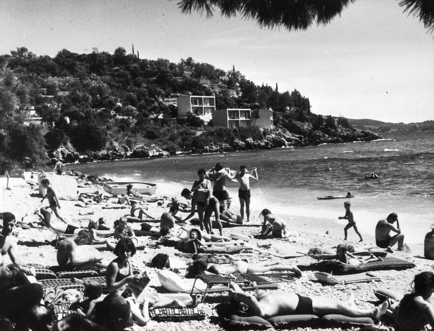 "To je bilo vreme kada se živelo zdravije" Letovanje u Jugoslaviji bilo skroz drugačije nego danas, ljudi s nevericom gledaju snimak iz 1963.