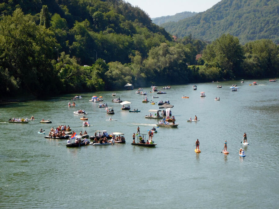 KO JEDNOM DOĐE, DRINI SE UVEK VRAĆA Završena 18. plovidba vodenom granicom (FOTO)