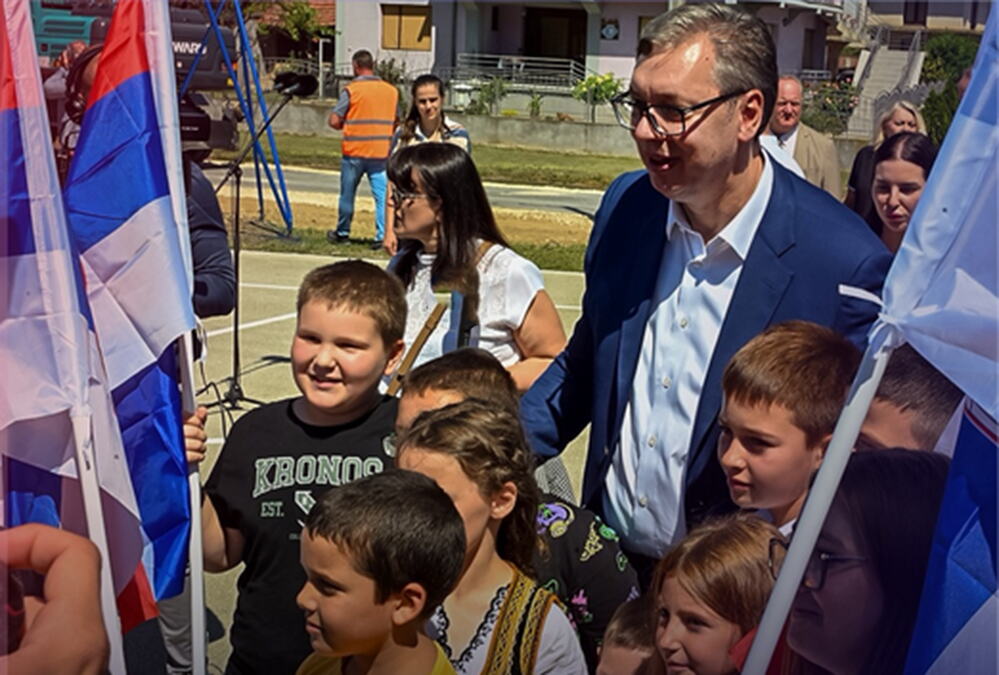 BEZ NJIH NEMA BUDUĆNOSTI! Vučić poslao moćnu poruku narodu: Koliko nam deca budu spremna za novo vreme, toliko će Srbija biti spremna! (FOTO)