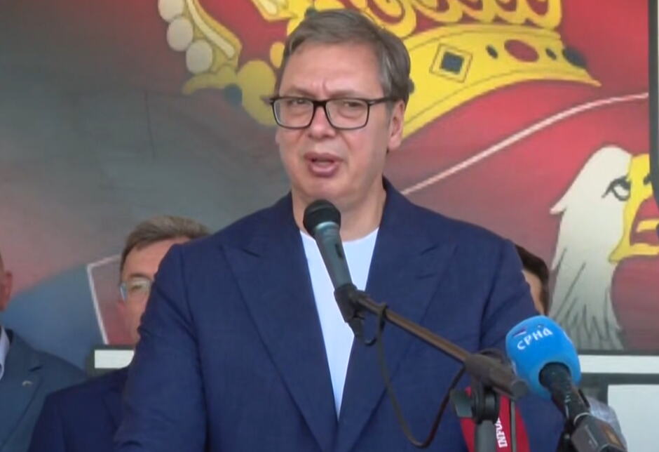 "HVALA TRAMPU ŠTO PRIMEĆUJE SRBIJU" Vučić o transparentu američkom predsedniku: Srećan što je neka sportska manifestacija lepo prošla
