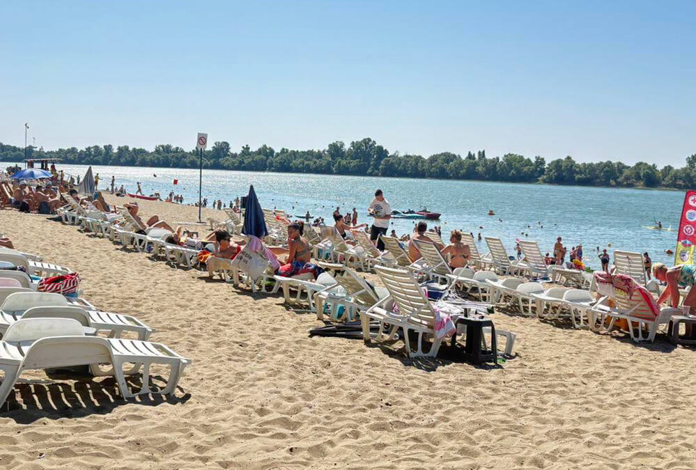 RODITELJI, OTVORITE ČETVORO OČIJU NA LETOVANJU! Predatori na plažama krišom snimaju decu skrivenim kamerama – Stručnjak otkrio POKRET koji ih ODMAH ODAJE