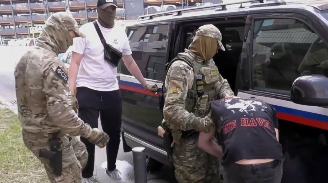 U RUSIJI JURE LJUDE PO ULICI I ŠALJU NA FRONT Putinovi regruteri ih odvode u vojne odseke, tuku i teraju da potpišu ugovor! Građani u strahu od MOBILIZACIJE
