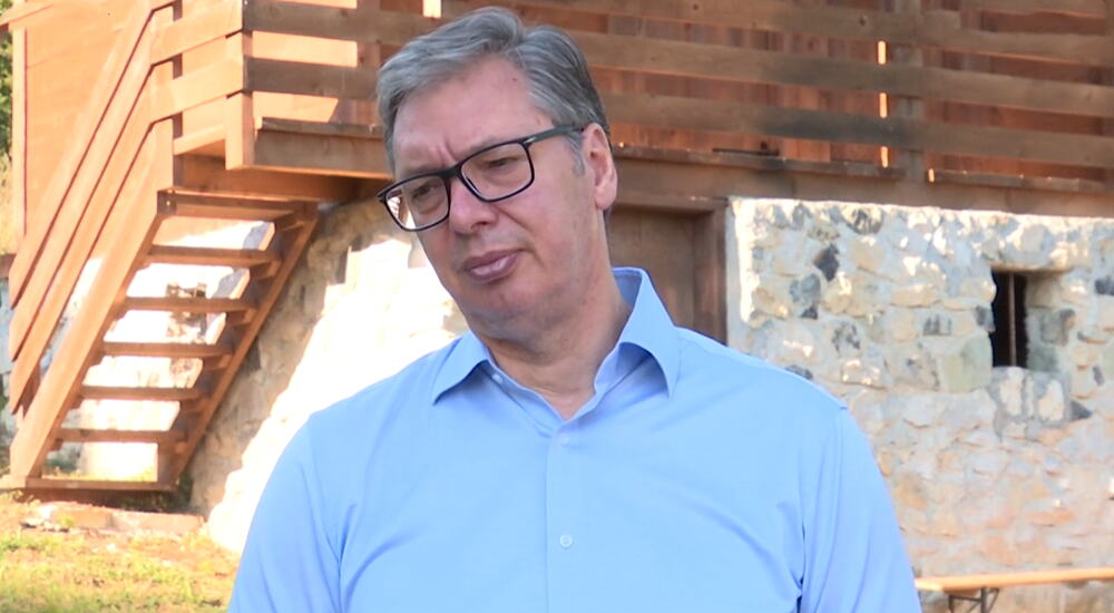 UŽIVO VUČIĆ SE OBRAĆA IZ ČIPULJIĆA: Posebno hvala onima koji do kraja rata nisu živeli ovde, a sada su okačili ratne zastave BiH