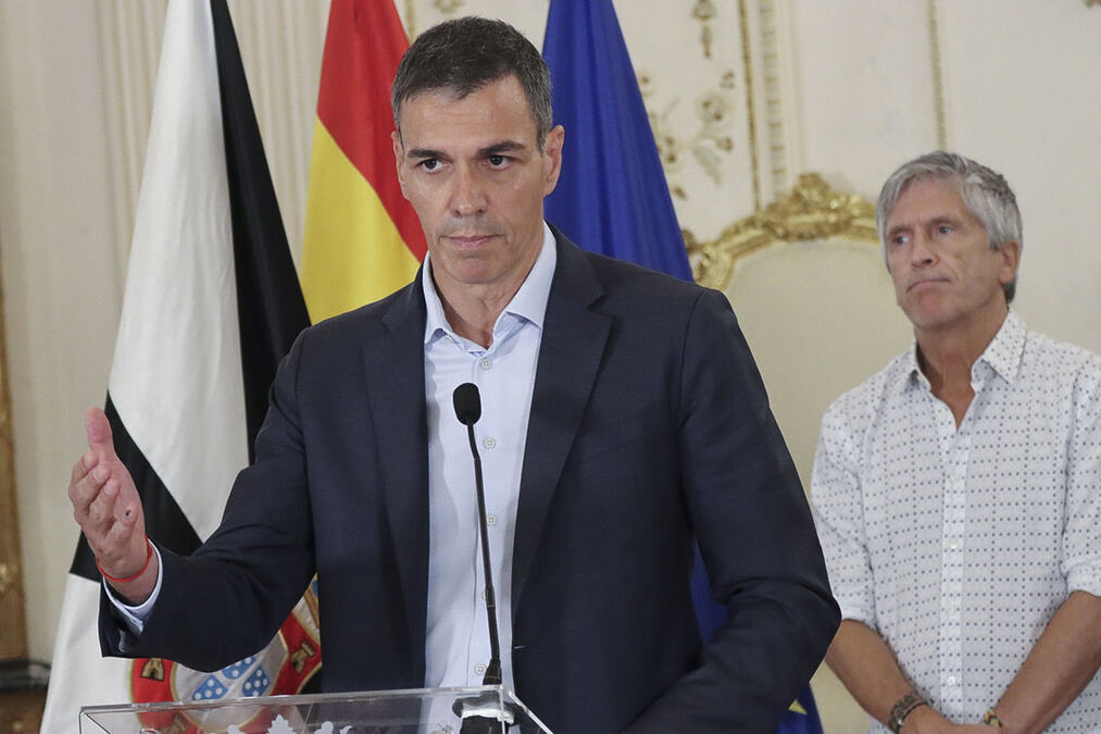 SANČEZ NA UDARU KRITIKA ZBOG UPADA MIGRANATA U SEUTU Španski premijer meta otvorenog pisma koje su potpisala 22 lidera zemalja EU, od Finske do Malte