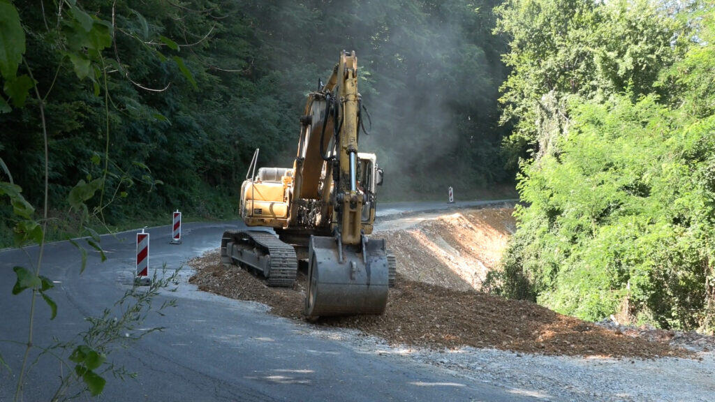 POČELI VELIKI RADOVI NA PUTNOJ INFRASTRUKTURI U UŽICU: Investicije od velikog značaja za građane, privredu i bezbednost saobraćaja
