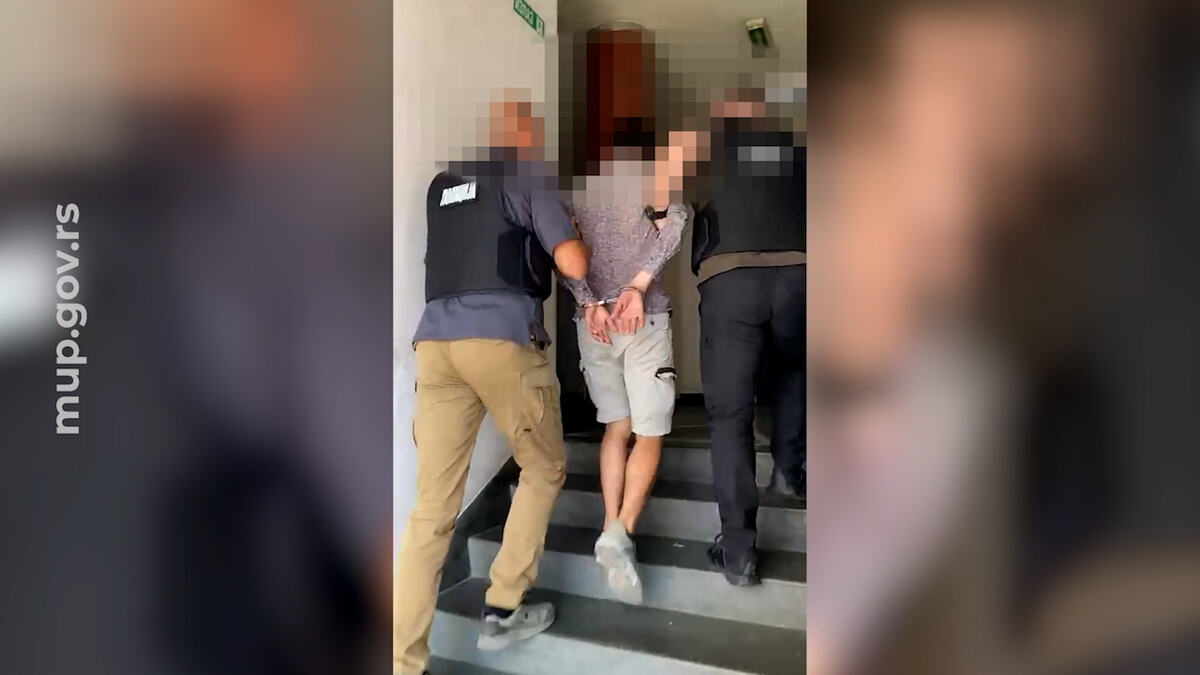 POGLEDAJTE KAKO SU POHAPŠENI PIROMANI IZ CENTRA BEOGRADA: Zapalili nekoliko motora i pobegli (video)