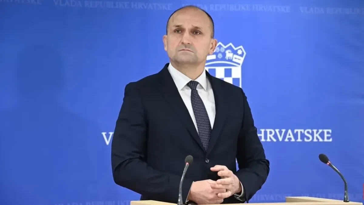 HRVATSKI MINISTAR TUGUJE JER NIJE UČESTOVAO U "OLUJI"! Anušić zbog Crne Gore zapretio Vučiću: "Videćemo ko će na kraju završiti gde"