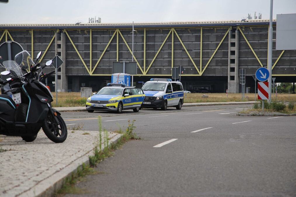 DRON SA EKSPLOZIVNOM NAPRAVOM NA AERODROMU U LAJPCIGU: Berlin upire prstom u Moskvu: To je više od bezbednosnog incidenta (FOTO)