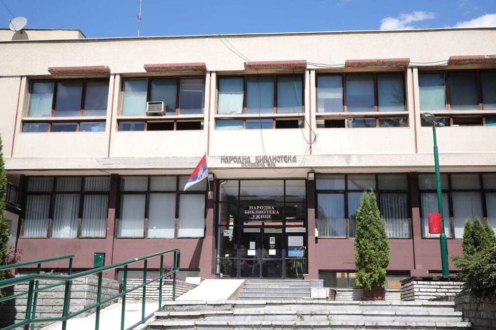VELIKA OBNOVA U GODINI VELIKOG JUBILEJA! Najmlađi Užičani dobijaju novi kutak za čitanje i druženje (FOTO)