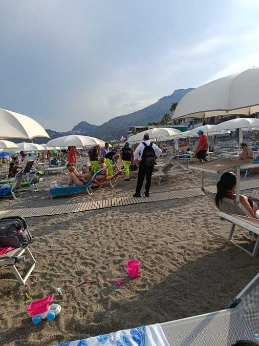 SRPKINJA HEROINA DRAME NA SICILIJI: Englezu pozlilo na plaži, doktorka iz Beograda odmah reagovala:  "Odjednom mu je knjiga ispala, prebledeo je..." FOTO/VIDEO