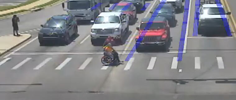 Spajdermen istrčao na kolovoz i postao heroj: Svi su šokirano gledali, a on nije razmišljao ni sekunde već je spasio čoveka