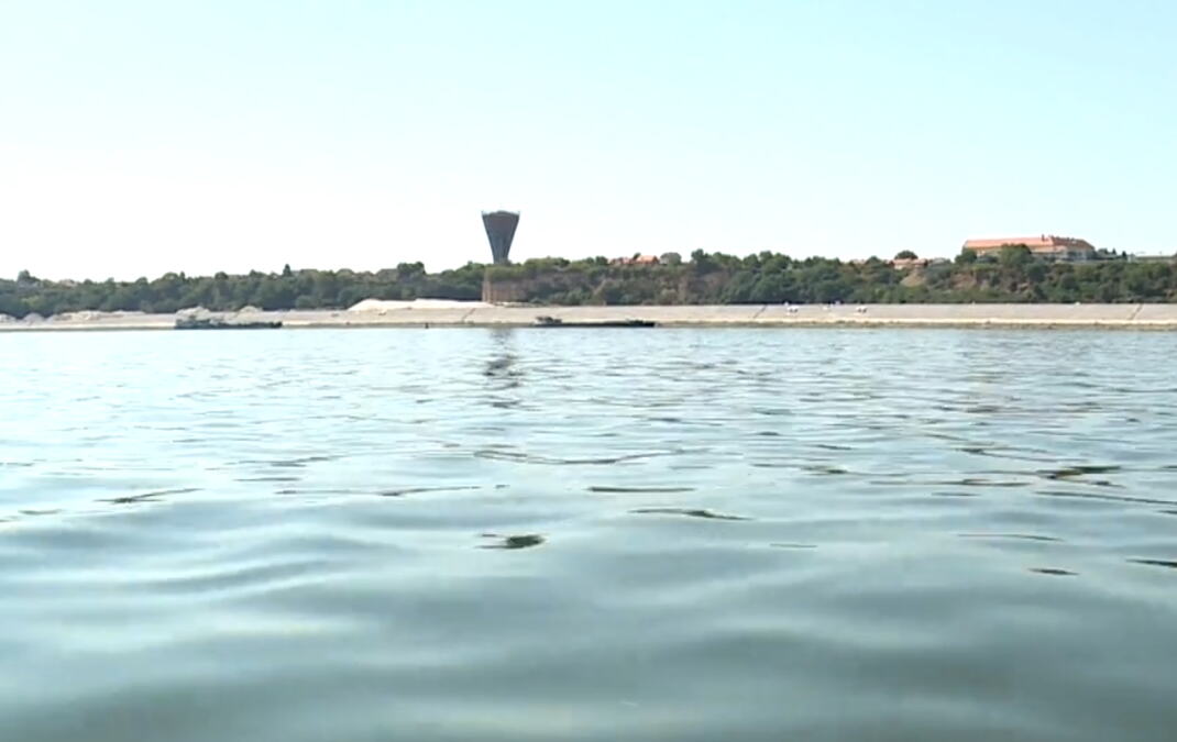 DUNAV KOD VUKOVARA PAO NA MINUS 60 CM, BRODOVI STOJE NASUKANI Dramatični prizori: "U poslednjih deset dana uopšte nismo imali plovidbu..."