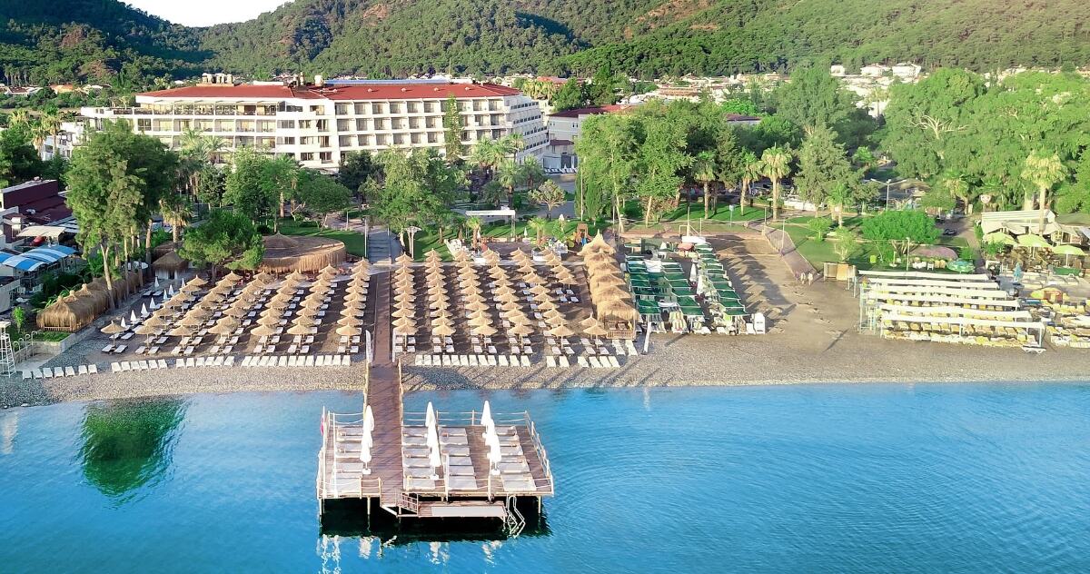 Kemer – od jutarnje šetnje uz more do večeri pod svetlima marine