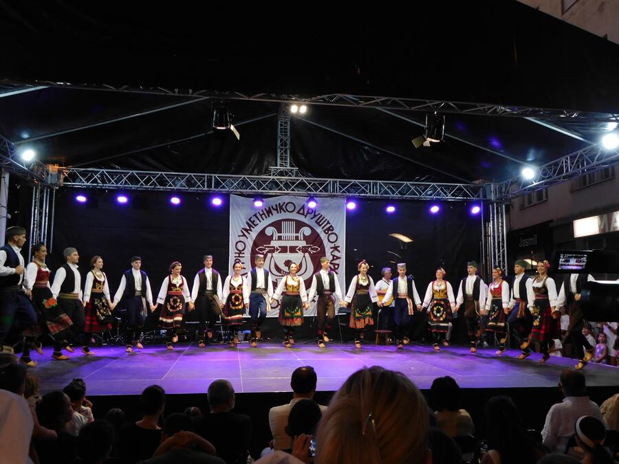 VEČERAS POČINJE VELIKI FOLKLORNI SPEKTAKL U LOZNICI: Ansambli sa tri kontinenta stižu na festival "Miodrag Miša Spernjak"