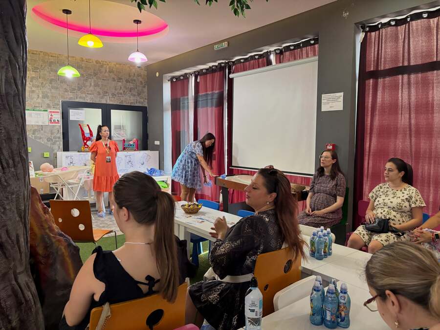 PRVA KAFICA ZA NAJVAŽNIJU ULOGU! Buduće mame u Kruševcu dobile dragocene savete patronažnih sestara (FOTO)