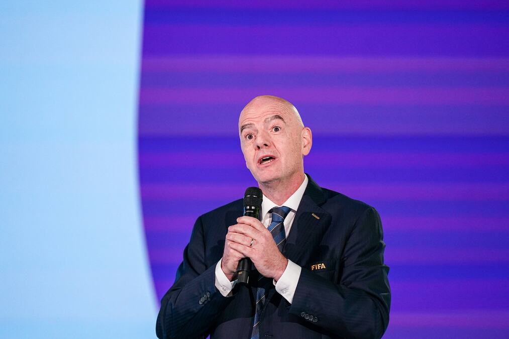 ĐANI INFANTINO DOBIO JOŠ JEDNOG NEPRIJATELJA! Žestok udar na prvog čoveka FIFA: "Mora da prestane da zloupotrebljava svoju moć! Ne zanima ga zdravlje fudbalera"
