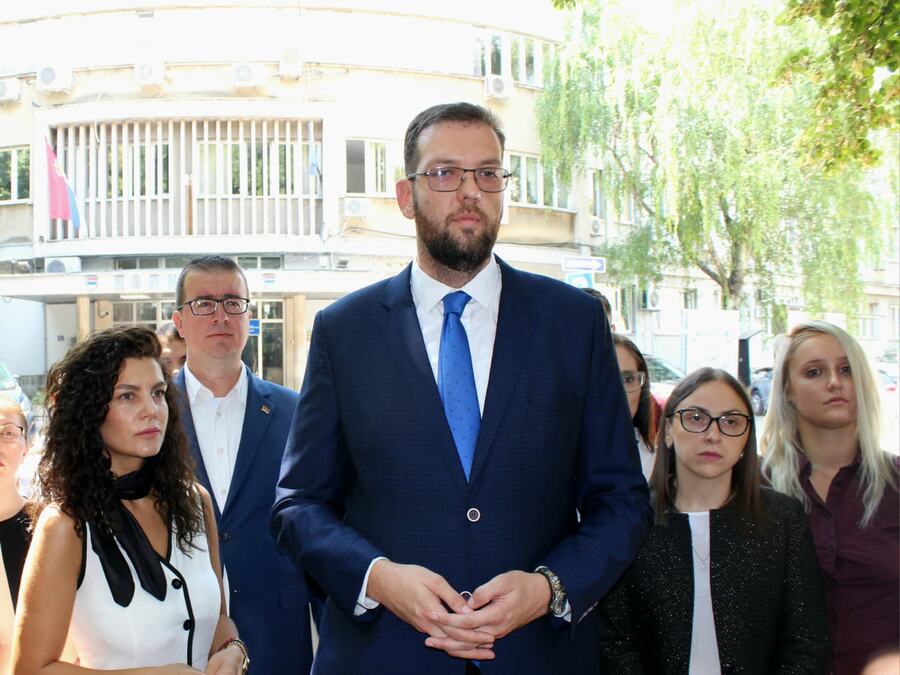 "KO IZ POLICIJE ŠTITI DR MILIĆA?" Radulović: Godinu i po dana nelegalno držao arsenal oružja, običnog građanina kažnjavaju odmah