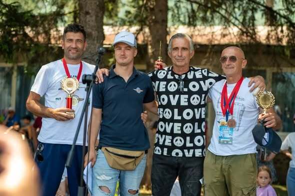 SRPSKI JEDRILIČARI ZABLISTALI U BERANAMA! Aero-klub Trstenik šampion Međunarodnog Blanik kupa, Đurović osvojio i treće mesto pojedinačno (FOTO)