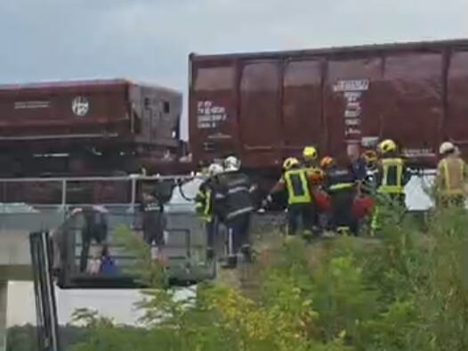 PRVI SNIMCI POSLE SUDARA VOZOVA U HRVATSKOJ! Šestoro teško povređeno, 14 lakše! Među putnicima najteže povređena mlada žena! (FOTO/VIDEO)