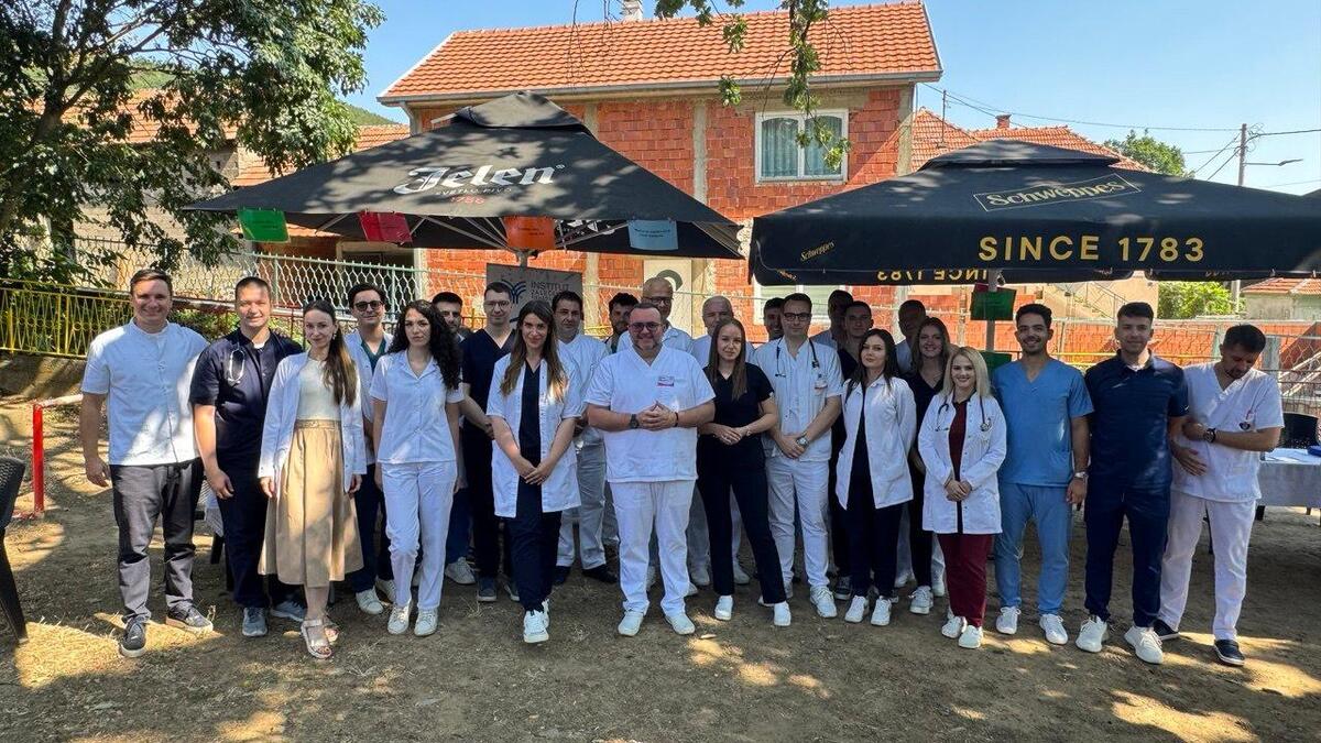 Dr Lazarević sa studentima medicine i mladim lekarima na terenu: Oni su budućnost Srbije, dok drugi pričaju, mi spasavamo živote