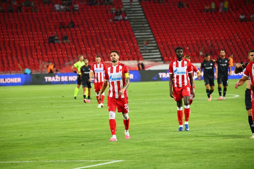 ZVIŽDUCI NA MARAKANI, NAVIJAČI ZVEZDE LJUTI NA SVOJE IGRAČE! Dejan Stanković se hvatao za glavu, crveno-beli sve dalje od LŠ...