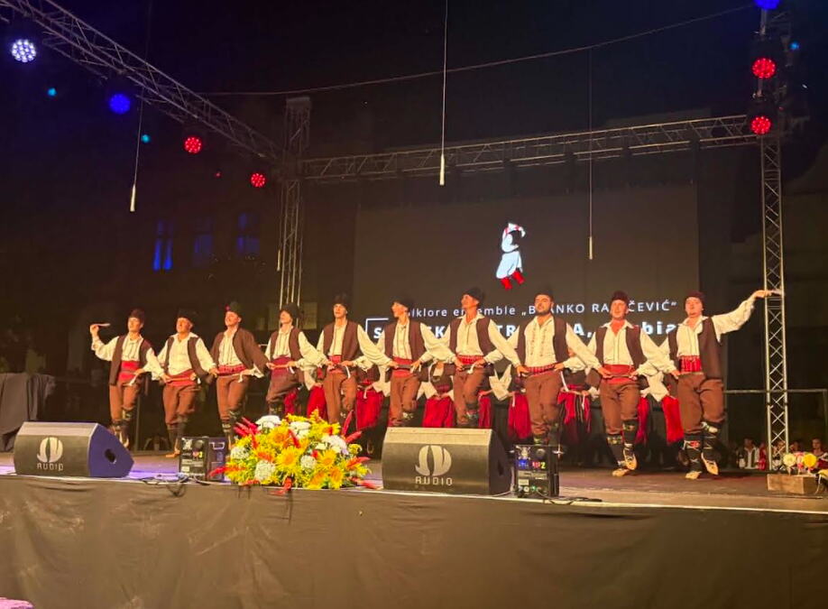 Počeo spektakl u Sremskoj Mitrovici! „Srem folk fest“ okupio goste sa četiri kontinenta, svako veče defile kroz grad
