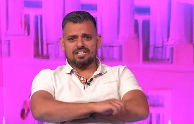 "TI SI JEDNOM NOGOM U GROBU!" Bora Santana doživeo pomračenje u emisiji, gledalac ga doveo do ludila, nije mogao da podnese kritiku, izvređao ga žestoko (VIDEO)