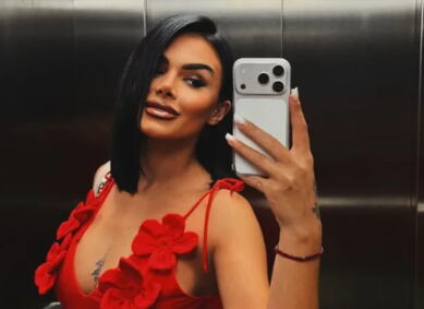 ANITA STANOJLOVIĆ POKAZALA TRUDNIČKI STOMAK Blista u osmom mesecu u crvenoj haljini (FOTO)