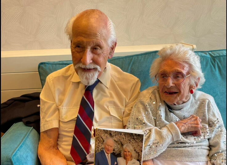 Muž (102) i žena (101) proslavili 80 godina braka: Spojila ih pisma tokom rata, a njegova tajna velike ljubavi će vas nasmejati do suza!
