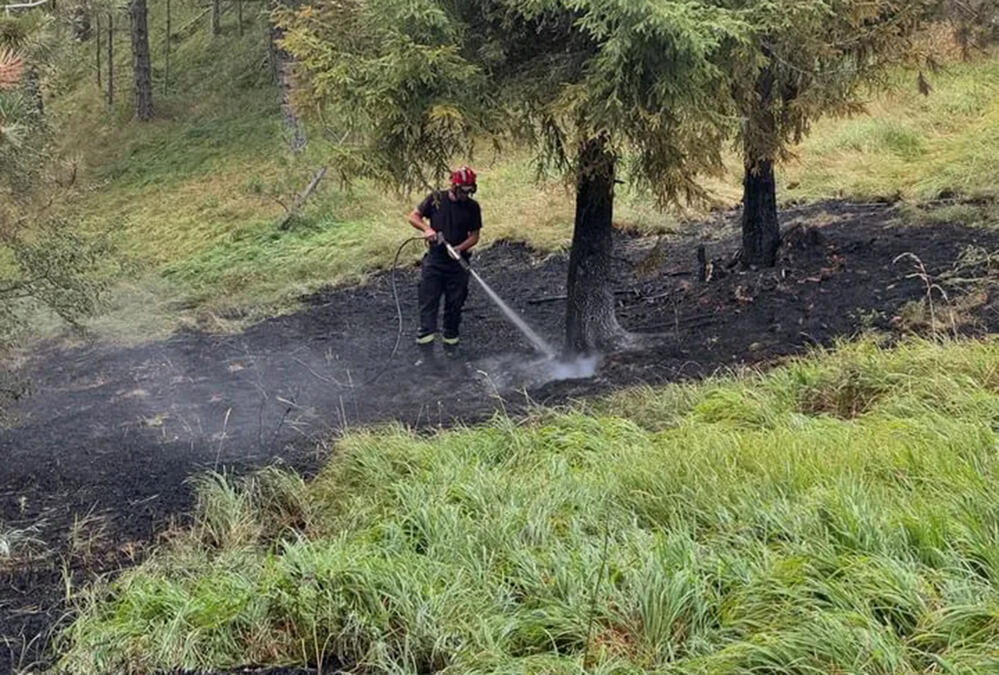 Teška situacija kod Kraljeva: Požar i dalje aktivan, vatrogasci danonoćno na nepristupačnom terenu