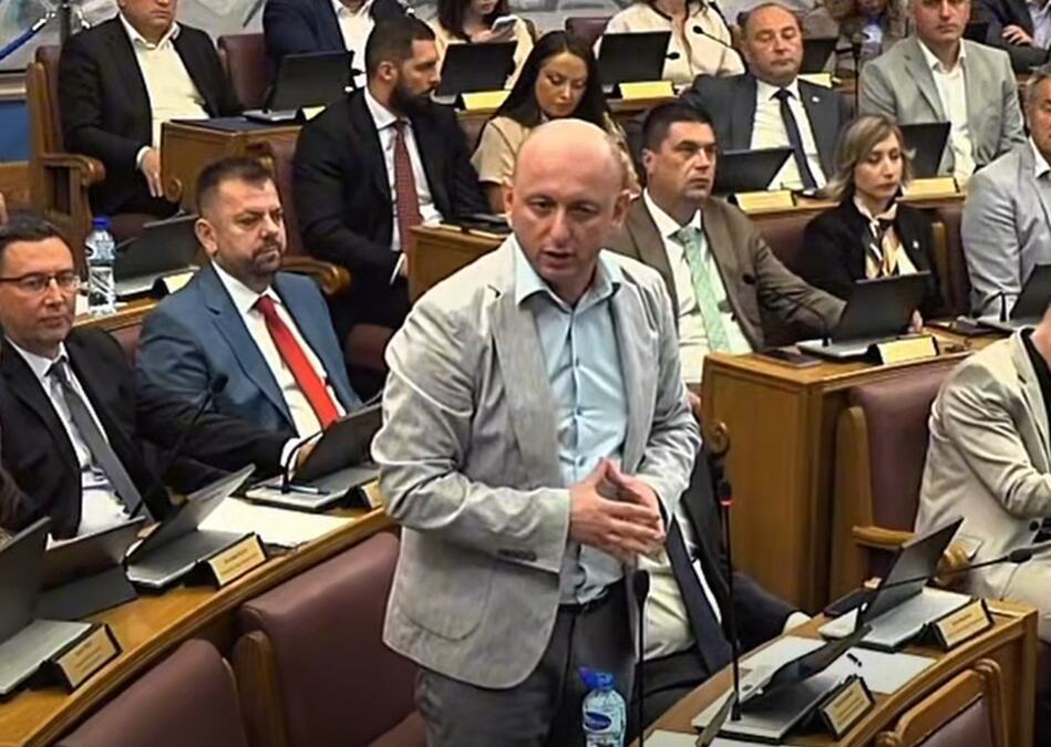 "AKO ME SPAJIĆ DEMANTUJE NAPUŠTAM POLITIKU, AKO SAM U PRAVU - DA PODNESE OSTAVKU" Knežević u Skupštini CG: Da li je Jakov Milatović znao za detalje o Spajiću?