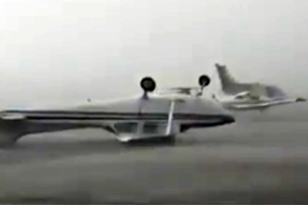 NEZAPAMĆENA OLUJA PREVRTALA AVIONE PO PISTI! Vetar od 120 km/h opustošio aerodrom - dramatičan snimak nevremena u Italiji (VIDEO)