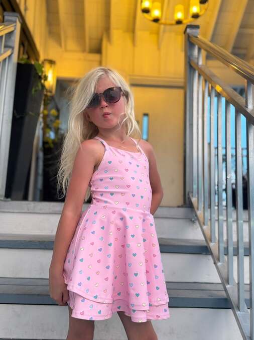 DEVOJČICA (8) PREMINULA U NAJGORIM MUKAMA POSLE KUPANJA U JEZERU! Iznenada dobila groznicu i dupli vid: Nevidiljiva pojava vreba u SLATKOJ VODI (FOTO)