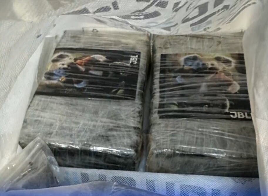 NOVI UDARAC NARKO-MAFIJI: Kraljevčanin pao usred Novog Sada sa dva kilograma kokaina i kilogramom heroina! Šok-slika na paketima sa drogom (FOTO)