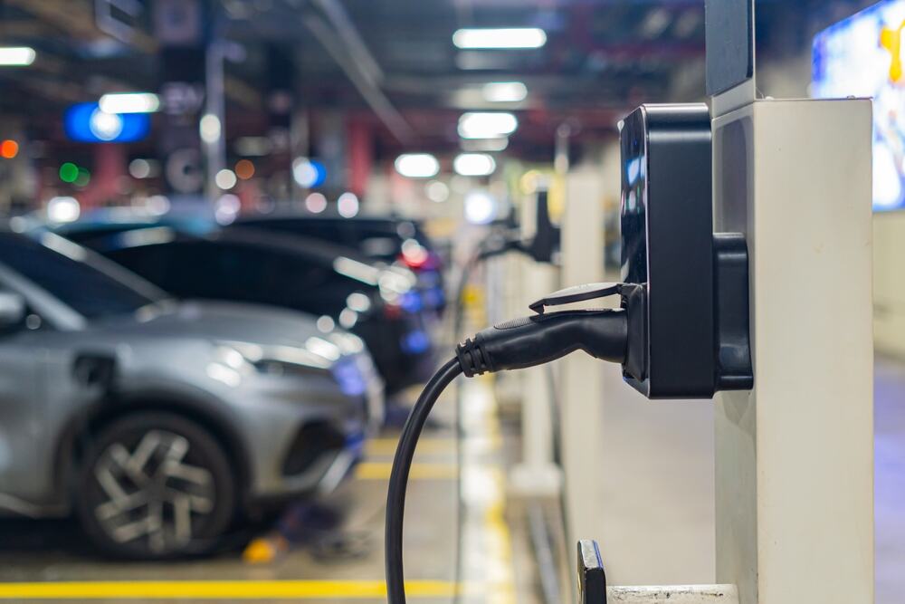 Električni automobili više ne smeju na ove parkinge: Problem je mnogo teži nego što izgleda