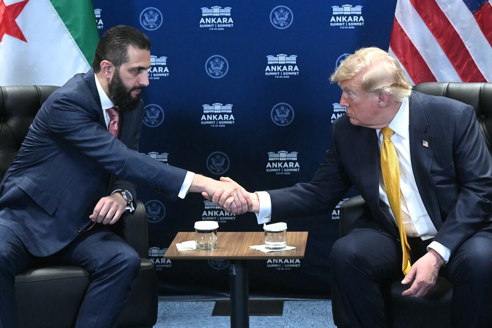 "ZAHVALJUJEM PREDSEDNIKU TRAMPU NA ISTORIJSKOJ ODLUCI" Amerika skinula Siriju sa liste zemalja sponzora i obradovala Al Šaru (FOTO)