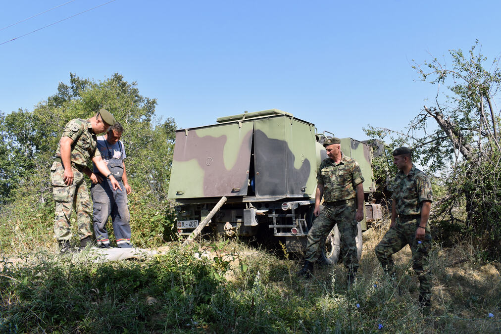 VOJSKA SRBIJE PRITEKLA U POMOĆ NARODU: Suša i požari muče Srbiju, vojnici dele vodu i gase vatru