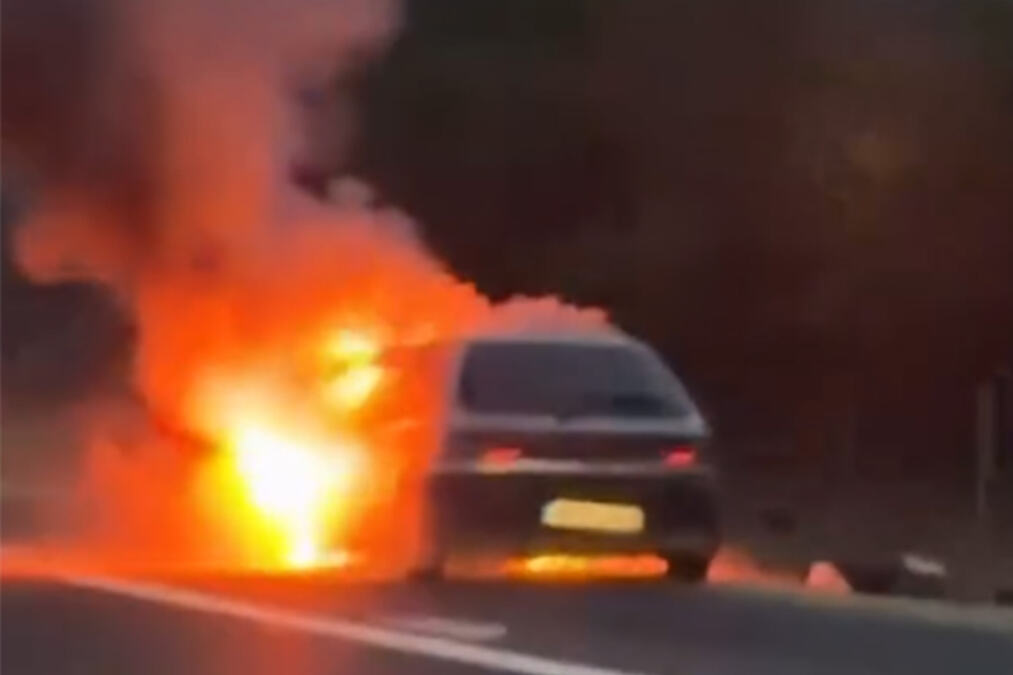 DRAMA NA AUTO-PUTU KA NIŠU Buknuo auto kod Velike Plane, buktinja na putu, saobraćaj u prekidu, stvorile se kolone (VIDEO)