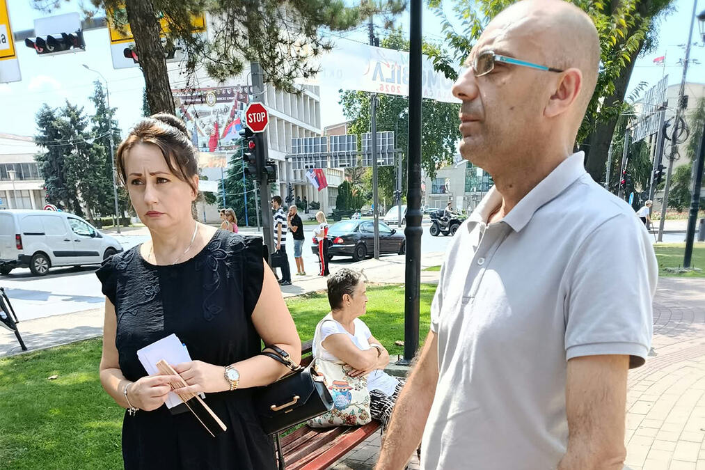 "NADAM SE DA ĆE DOĆI KRAJ NJIHOVIM LAŽIMA" Odloženo suđenje roditeljima dečaka ubice, majka pokojnog Andreja nezadovoljna (foto, video)