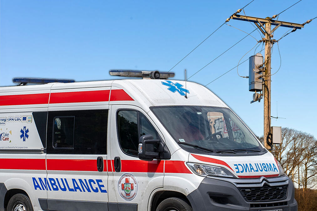 PET OSOBA POVREĐENO U SUDARU NA KARABURMI: Novi detalji saobraćajne nesreće - vozač G klase prvo udario u "reno", pa odleteo na parking