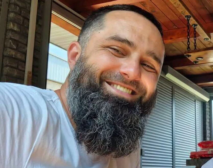 UBO GA INSEKT, PA USLEDILE NAJTEŽE KOMPLIKACIJE! Adis (42) preminuo u bolnici: Prijatelji se opraštaju potresnim rečima od oca dvoje dece! (FOTO)