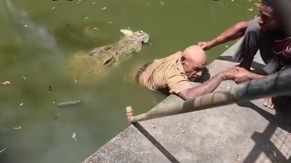 (UZNEMIRUJUĆI VIDEO) "NIJE MOGAO NI DA VRIŠTI" Jeziv snimak napada iz dubine: Čuvar se očajnički borio za život