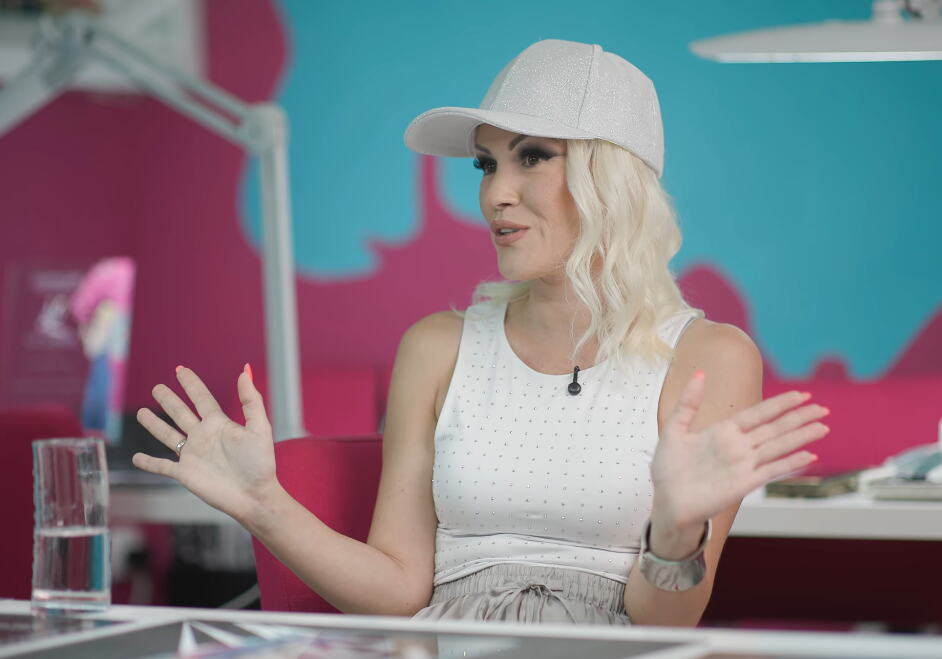 Stefani otpakovala darove od muža robijaša! Pao u "kući strave", ali nije zaboravio na ženu u Srbiji