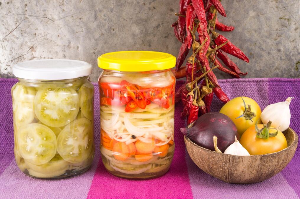 Ne bacajte zeleni paradajz: Ovako ga spremite sa belim lukom, ukus je fantastičan