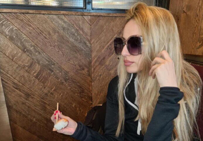 "TO JE DOŠLO DO SUDA, BILA SAM NA POTERNICI" Rada Manojlović otkrila nepoznate detalje iz života, pa spomenula oca: "Jako mi je teško zbog toga, srce me boli, neće to moći tako"