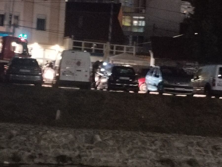 Užice: Automobil se zadimio na parkingu, vatrogasci sprečili požar