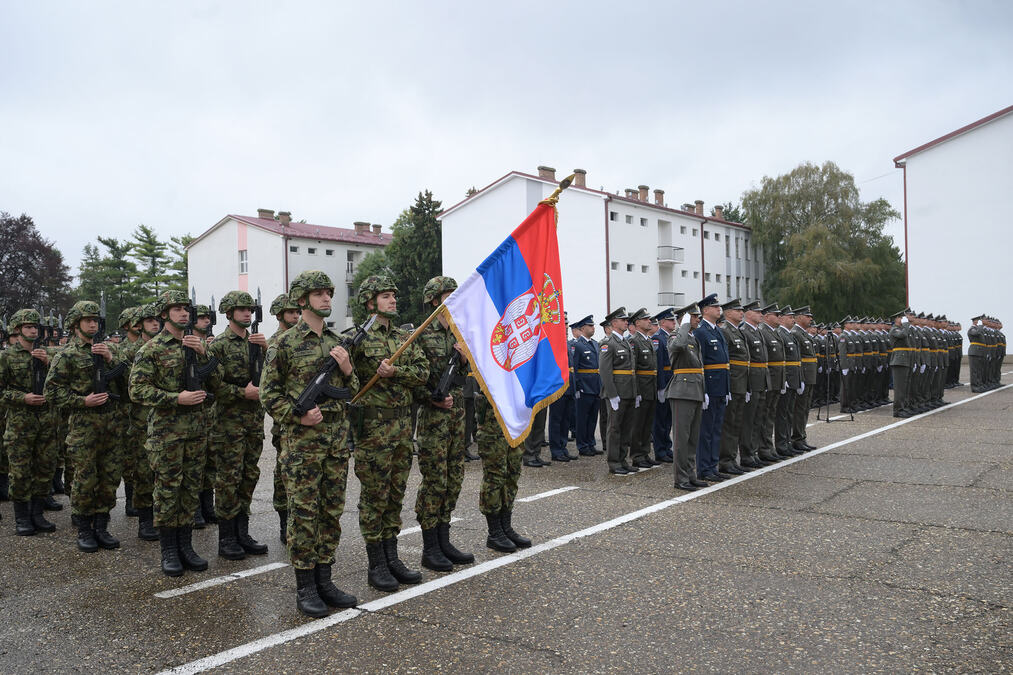 Vojska Srbije dobila novu generaciju podoficira: U Pančevu promovisani novi vodnici