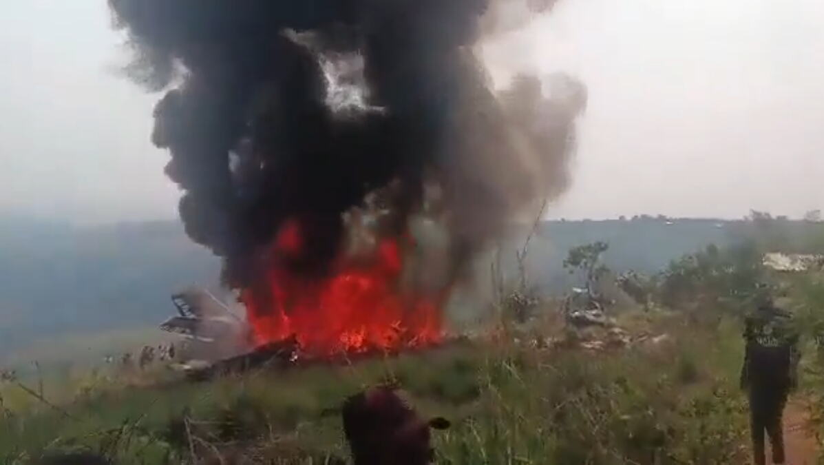 TRAGEDIJA U KONGU: Srušio se vojni avion, stradalo 13 ljudi (VIDEO)