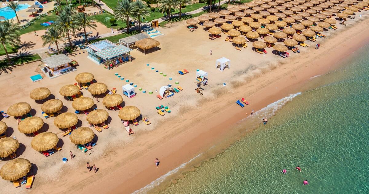 ODMOR NA MESTU GDE EGIPAT POKAZUJE SVOJE NAJLEPŠE LICE: Kilometar peščane plaže i Swim Up sobe za poseban doživljaj