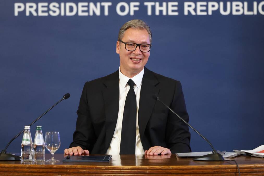 "SLUŽIO SAM VERNO I ČASNO NAŠOJ OTADŽBINI" Vučić se obratio hiljadama pristalica ispred Predsedništva: Hoću zajedno sa vama da se izborimo sa pristojnu i normalnu Srbiju (FOTO, VIDEO)